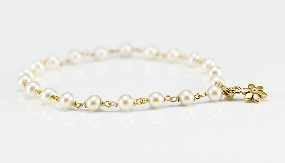 closeup Blumen Perlen Armband