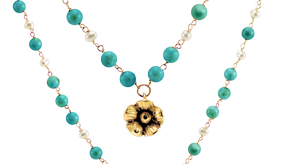 Turmalin Kette mit goldener blume Pendant close-up
