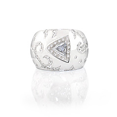 Silberer Ring mit Zirkonia im Triangel